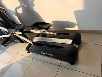 Tunturi Elliptical Cross Trainer - Sturdy Home Cardio Machine