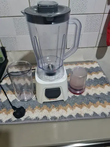 Used countertop blender with multiple jars and grinder - works fine