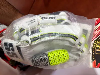 New Premium Cricket Batting Gloves - Size Large (White/Fluoro)