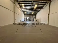 Warehouse with showroom for rent, 5,615 sq. ft., located on a main road at an attractive price.