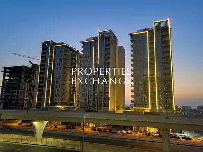 READY TO MOVE IN | WELL MAINTAINED | SPACIOUS | 2 PARKINGS