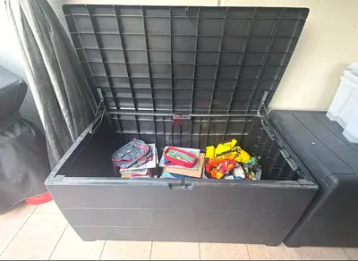 Big Outdoor storage cosmoplast - excellent conditon