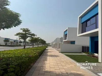 Skyline View | Luxury 6BR Villa | Waterside Living