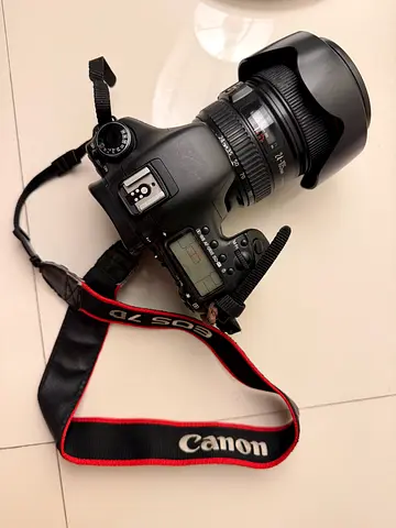Canon EOS 7D DSLR with 24-70mm Lens (Good Working Condition)