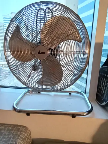 Ikon metal pedestal fan - working condition