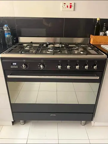 Smeg black 90cm Stainless Steel Gas Range with Oven Electric - Good Condition