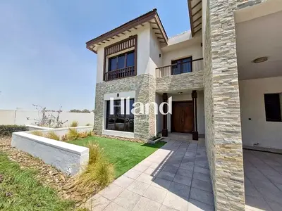 Luxurious 5BR Villa | Spacious Family Living