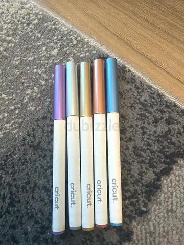 Set of 5 Cricut Metallic Pens - never Used