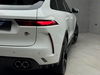 2021 Jaguar F-PACE — фото 10
