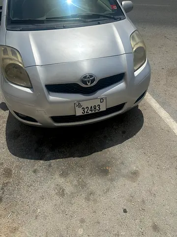 2010 Toyota YARIS 照片 2