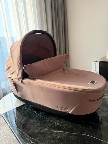 Cybex Cot S Lux Carrycot / Bassinet in Pale Pink - Excellent Condition