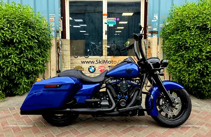 2019 HARLEY ROAD KING. FAT FRONT TIRE!