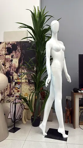 Female mannequin