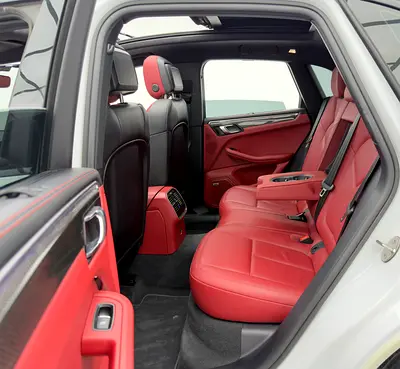 2020 Porsche MACAN thumbnail 17