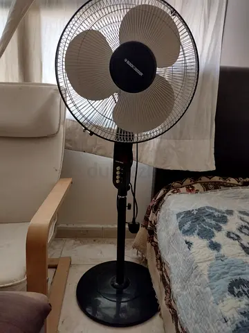Black standing pedestal fan - good working condition