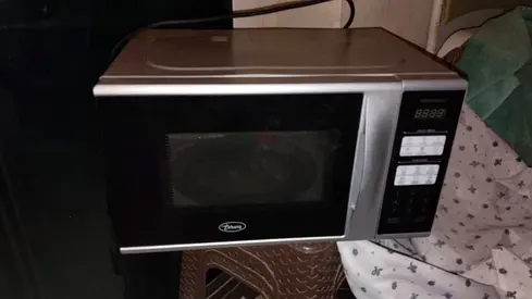 Used countertop microwave oven - good working condition