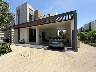 4-BR Townhouse | Spacious Layout | Landscaped