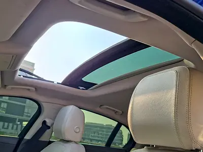 2017 Jaguar XE — миниатюра 13