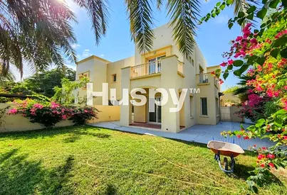 Lake View | Fully Upgraded | Opposite Amenities