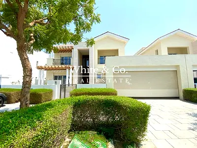 FAMILY HOME | PRIVATE POOL | VACANT NOW