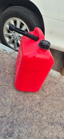 20L Red Plastic Petrol Fuel Jerry Can with Spout