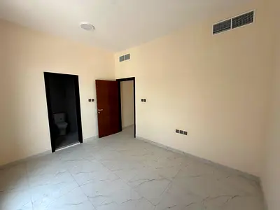 فرصة مميزة للسكن في الجرف 3، بموقع قريب من شارع محمد بن زايد.
