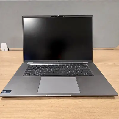 Dell Latitude 7560 laptop 32GB Ram DDR5 512 GB SSD