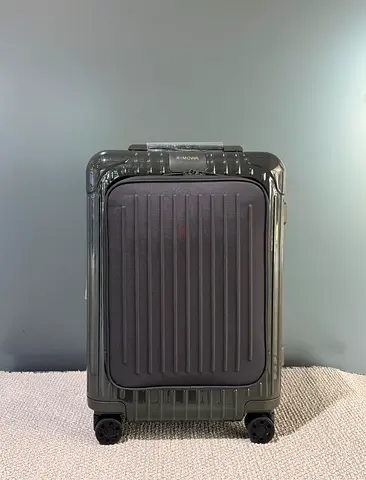 RIMOWA Essential Sleeve Cabin