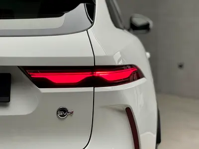 2021 Jaguar F-PACE — фото 9
