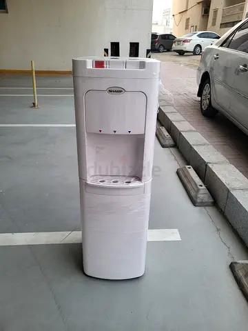 Bottom load water dispenser