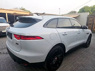 2017 Jaguar F-PACE — фото 4