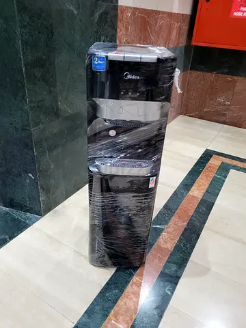Bottom load water dispenser