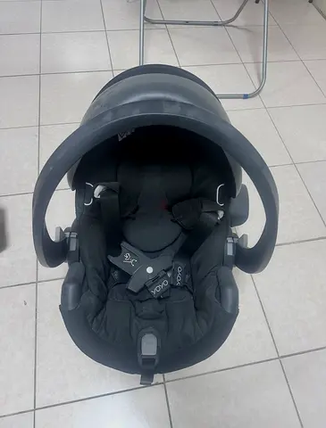 Babyzen YOYO Infant Car Seat by BeSafe Black with clips for stroller and carrier bag