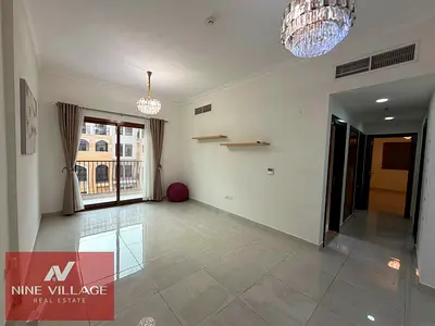Elegant 2BHK - Spacious Layout - 1 Mint walk from Circle Mall -