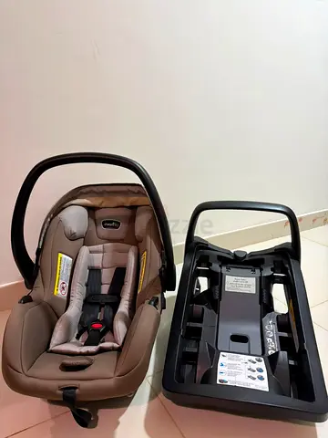 Evenflo LiteMax 30 Infant Car Seat + Base | Excellent Condition | AED 450