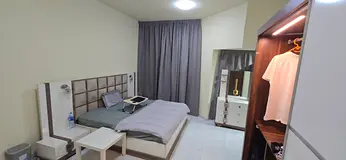 SPACIOUS MASTER BEDROOM AVAILABLE - MAJAZ 2, SHARJAH