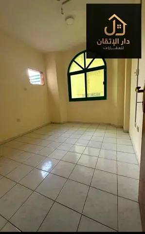 غرفة وصالة للإيجار السنوي في البوطينة | 1000 قدم² | بلكونة | 25,000 درهم