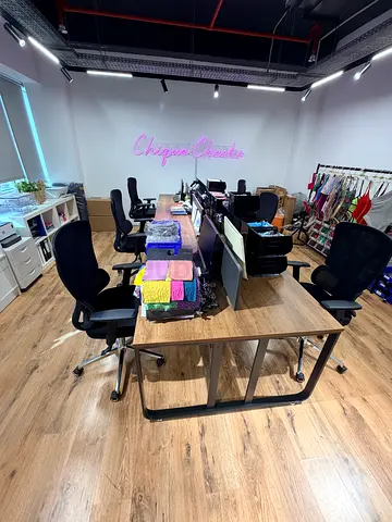 Office workstation desks and chairs set - 6-person open plan setup