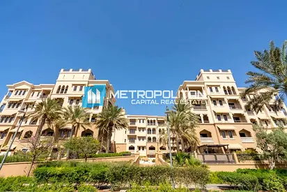 Huge 1BR w/Balcony | Closed Kitchen | Prime Area