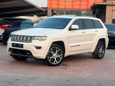 جيب قراند شروكي مواصفات خليجة V8 بحالة جيدة