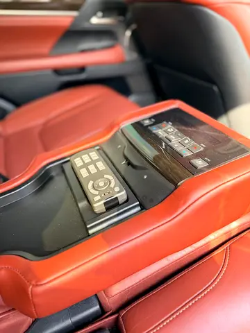 2018 Lexus LX-SERIES photo 6