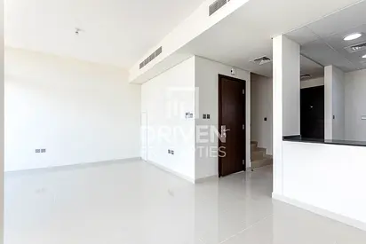 Biggest Corner Unit | Single Row | Vacant
