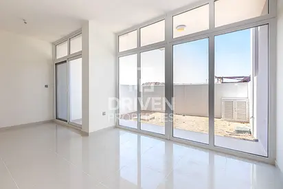 Biggest Corner Unit | Single Row | Vacant
