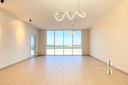 HUGE LIVING AREA | SMEG APPLIANCES | VACANT