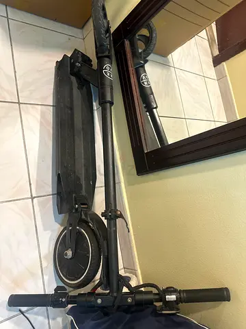 Foldable electric scooter - used, needs to replace battery - functional