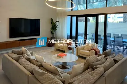 Fully Upgraded 4BR+M | Canal View | Private Pool