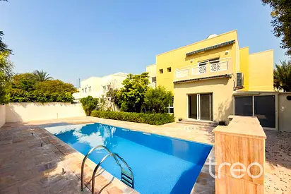 Upgraded | Private pool | Prime location