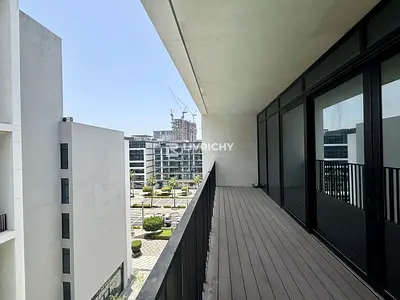 CITY WALK | SPACIOUS LAYOUT | POOL VIEW