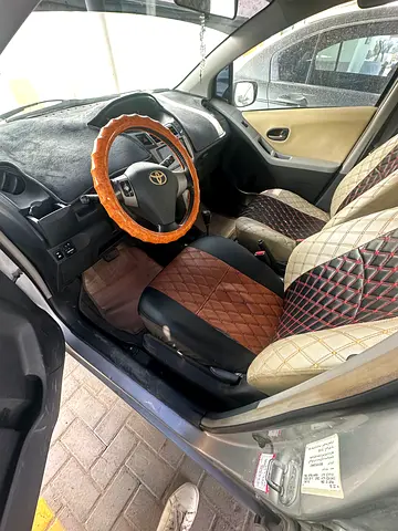 2010 Toyota YARIS 照片 3