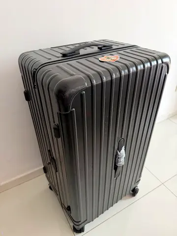 Large hard-shell luggage suitcase - black